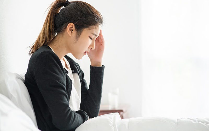 Patient experiencing early abdominal symptoms often misinterpreted as minor.